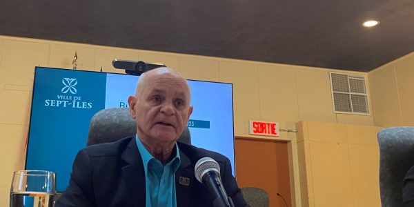Le maire de Sept-Îles dépose son budget 2024.